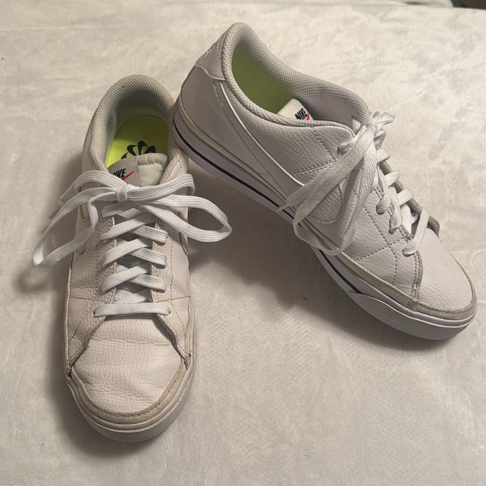Nike Women’s Court Legacy Sneaker, size 9